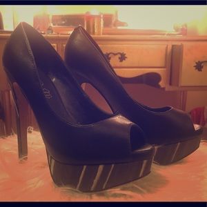 Aldo black heels size 6